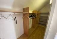 Top sanierte DG-Wohnung mit Balkon / nur 3 Wohneinheiten im Haus