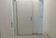 Befristet vermietete 2-Zimmer-Wohnung im sanierten Altbau.