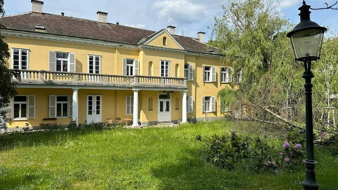 "Klein Schönbrunn Baujuwel aus der Gründerzeit mit ca. 2500 m² parkähnlichem Garten!"