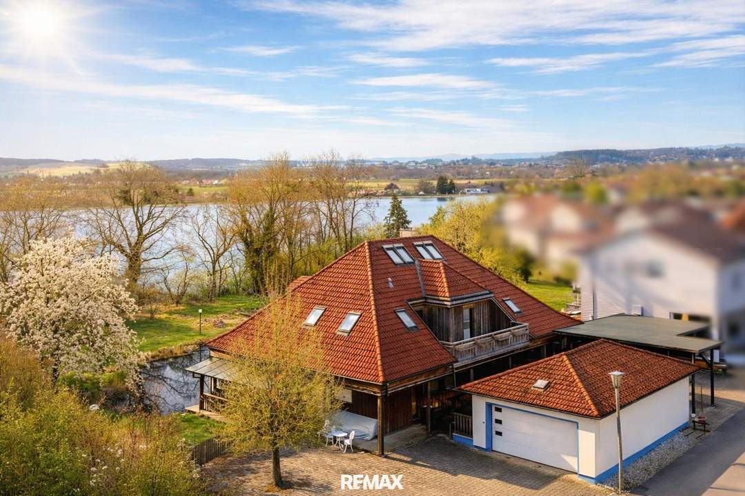 Wohnen am Stausee – Exklusive Villa mit Naturbadeteich