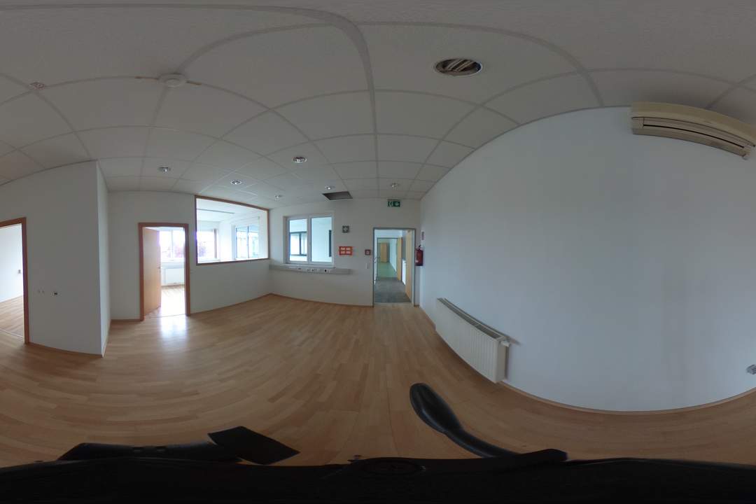 "Hallenflächen ab ca. 1.000 m² zur Miete"