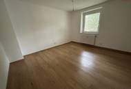 WOHNGENUSS PUR: praktisch geschnittene 2-Raum Wohnung in ruhiger und zentrumsnaher Lage! Preiswert mit heller Raumaufteilung, ebenerdiger Dusche und hochwertigem Zustand!