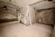 ELEGANTES GESCHÄFTSLOKAL MIT WUNDERSCHÖNEM PORTAL IN REPRÄSENTATIVEM ALTBAU