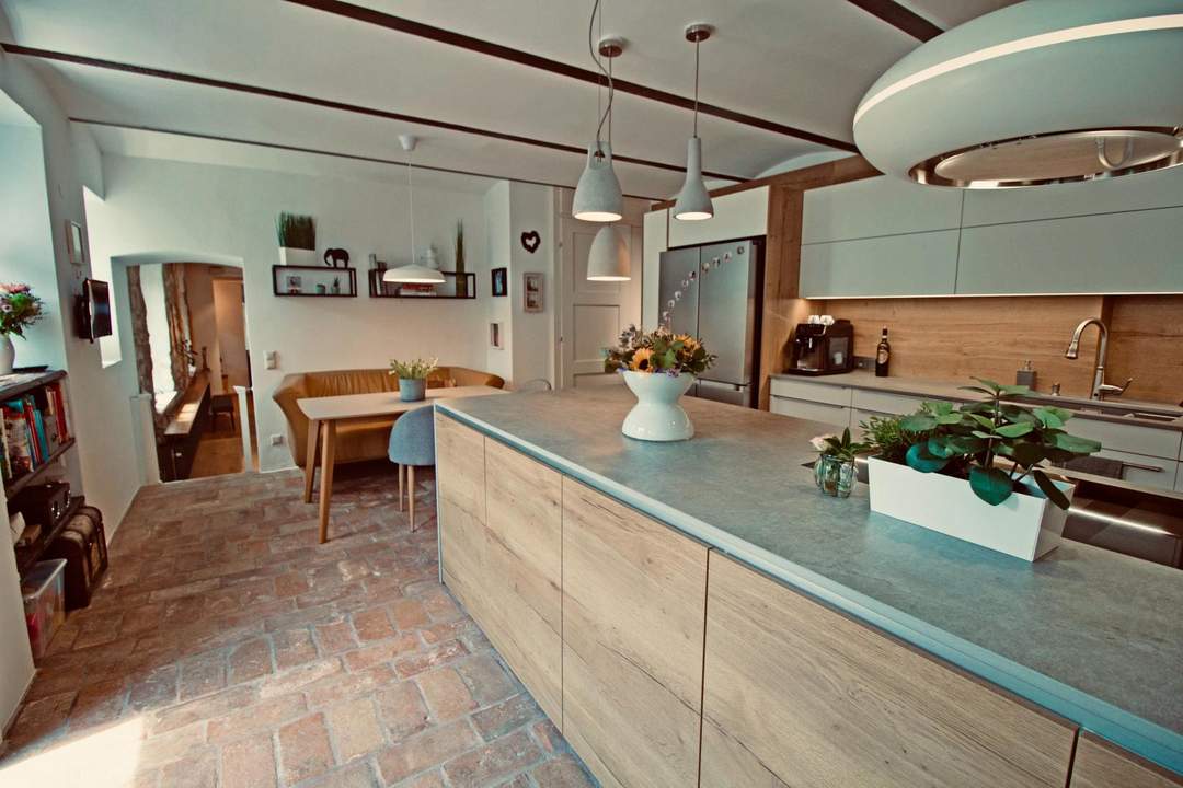 “Königlich! Ihr einzigartiger Familiensitz!"