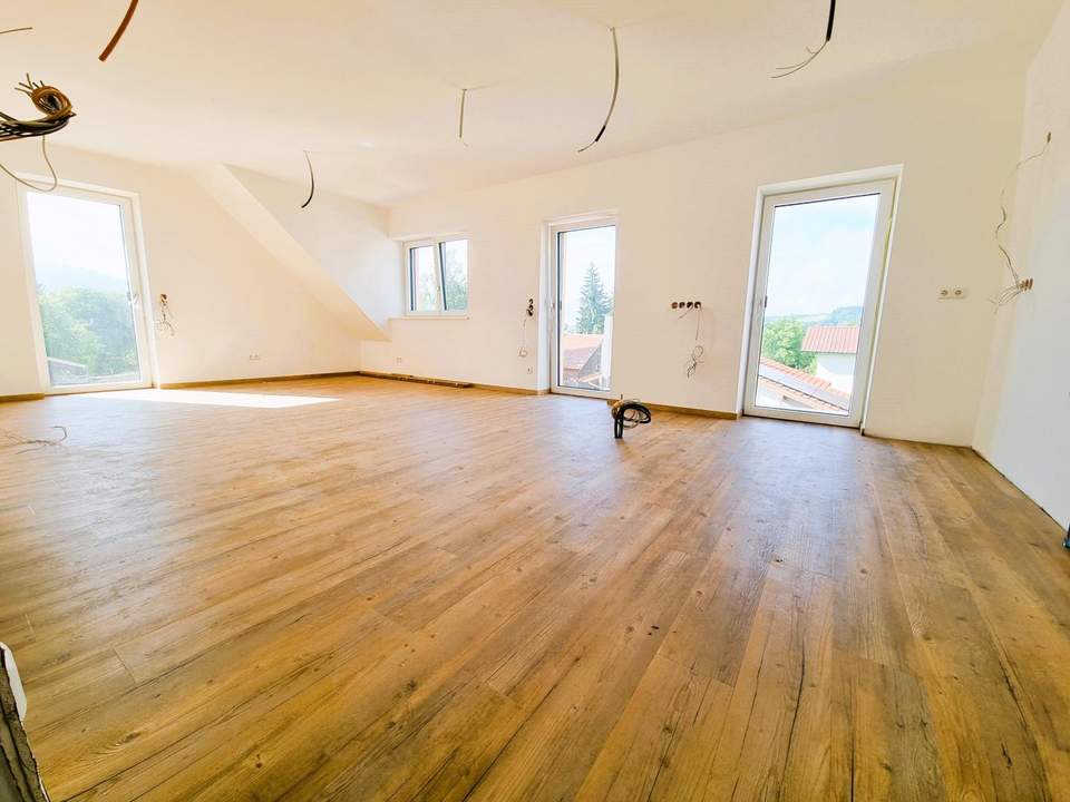 Erstbezug über den Dächern – 2-Zimmer-Dachgeschosswohnung mit zwei Balkonen & Stil