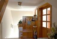 Umgebautes Kellerstöckl mit 3 Wohneinheiten, Terrasse, Balkon, Keller und Weingarten in Aussichtslage