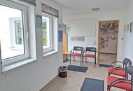 Zentrales Büro/Kanzlei mit Parkplätzen nahe Krankenhaus