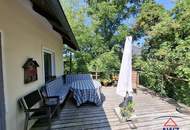 Ein ganz besonderes Zuhause mit viel Persönlichkeit, umgeben von einem romantischen Garten, der zum Verweilen und Genießen einlädt.