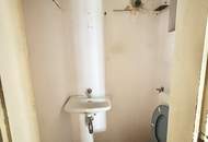 Sanierungsobjekt: 2 Zimmer Wohnung beim Erich-Auer-Park, 1140 Wien