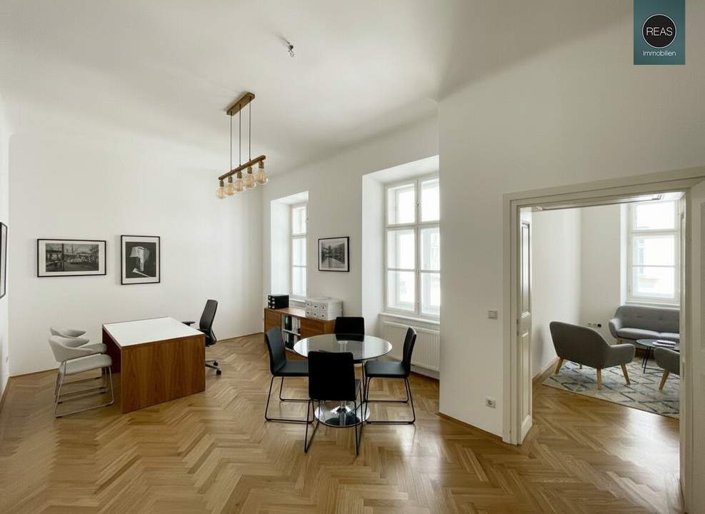 BÜRO in historischem Denkmal-Haus in Toplage der Innenstadt!