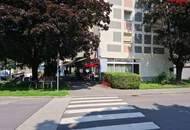 Gastronomiefläche / "Cafe Friends" in Linz / Bindermichl - Keferfeld - auf Wunsch voll ausgestattet mit attraktivem Gastgarten – 81,28 m² | Barrierefrei | Aufsperren & Losstarten