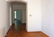 Großzügige Erdgeschosswohnung in einer schönen Villa am sonnigen Mondsee zu vermieten (Optional: Wohnen und Arbeiten unter einem Dach)