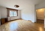 Großzügige Liegenschaft auf ca. 1.550 m² Grund, Wohnhaus, 2 Lagerhallen, große Garage