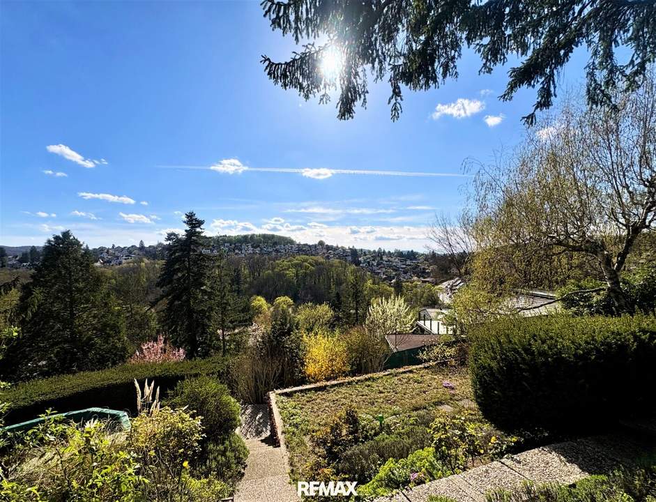 Grundstück mit Haus und traumhaftem Fernblick ins Grüne am Kordon