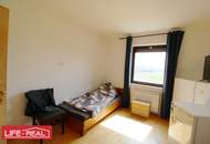 Investitionsmöglichkeit mit Entwicklungspotential - Zwei vermietete Arbeiterquartiere und Betriebsbaugrund mit hoher Rendite!