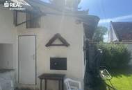 sREAL- LANDLEBEN MIT CHARAKTER - Historisches Bauernhaus mit Scheune, Backstube, Pool und 1.296 m² Grund