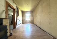 Renovierungsbedürftige 2-Zimmer-Wohnung in toller Lage von Saggen!