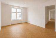 Exklusives Wohnen auf einer ganzen Etage – kernsanierter Stilaltbau mit zwei Balkonen und 6 Zimmer!