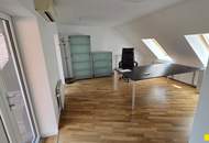 Altbaubüro mit großzügigen Räumen
