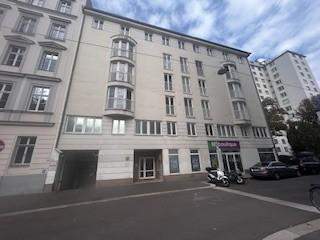 " Garagenstellplatz für Klein- bis Mittelklassefahrzeuge"