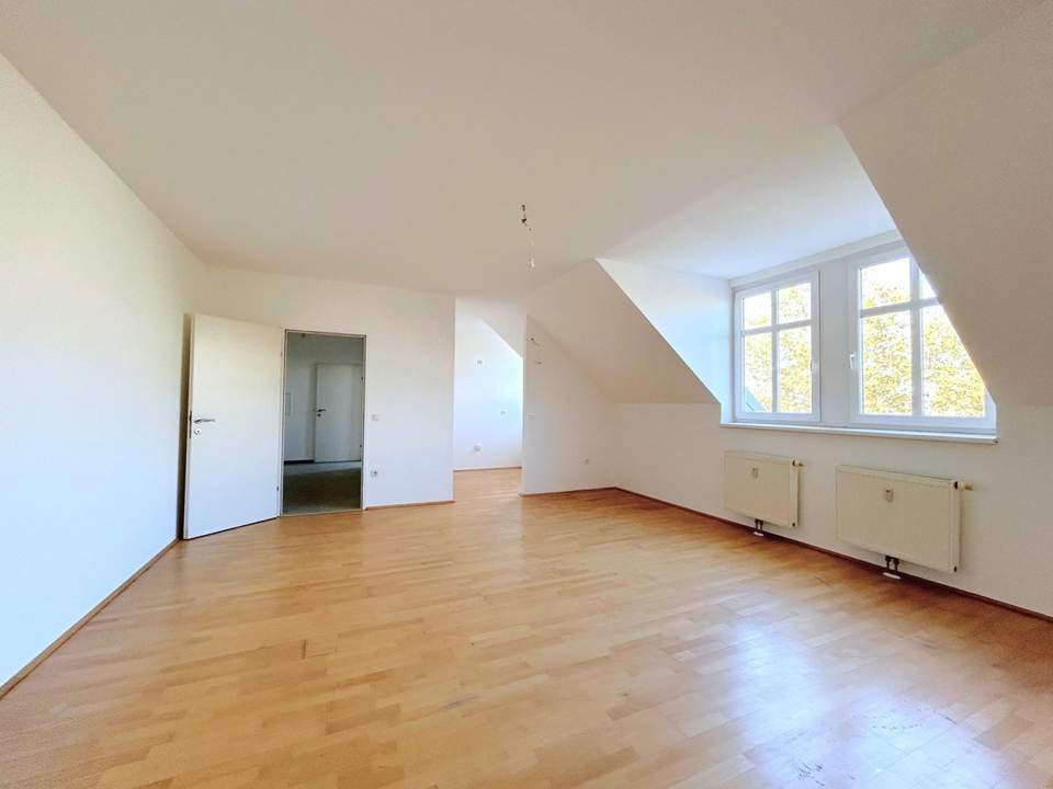 Linz/Stadt: DACHGESCHOSSWOHNUNG 3 Zimmer (3.OG OHNE Lift) in der Lenaustraße (2er-WG geeignet))