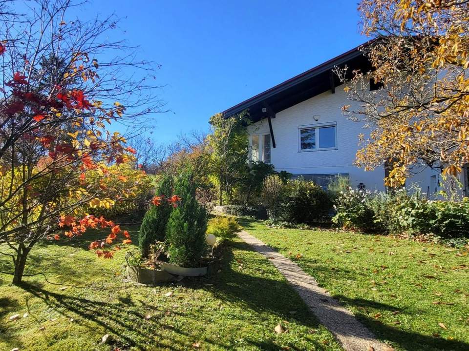 MASSIVHAUS MIT IDYLLISCHEM GARTEN IN SCHÖNER HÖHEN-AUSSICHTSLAGE