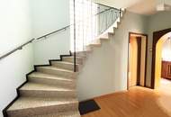 7 Zimmer Haus in Gainfarn - innen mit Renovierungsbedarf