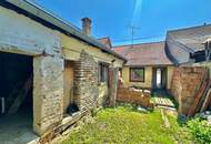 Stark sanierungsbedürftiges Landhaus - ideal für Handwerker!