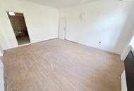 Selbst gestalten! Altbauwohnung mit Renovierungsbedarf in der schönen Hasnerstraße! Perfekte Infrastruktur und Anbindung + Ruhige Fahrradstraße + Balkonanbau möglich! Jetzt zugreifen!