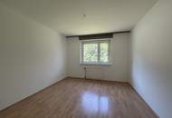 3-Zimmer Wohnung mit viel Potenzial und sonniger Loggia!