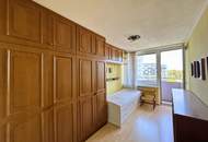 Charmante Drei-Zimmer-Wohnung mit Bergblick, zwei Loggien und Tiefgarage | LEHEN