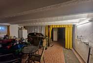 LIEBEVOLLES STADTHAUS MIT HERRLICHEM, RUHIGEN GARTEN SAMT LAUBE UND BESTER INFRASTRUKTUR DER STADT STOCKERAU