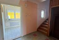 Ruhig gelegenes, sanierungsbedürftiges Mehrfamilienhaus mit großzügigem Grundstück in Friedberg