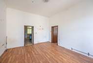 **Hannovermarkt** Renovation Opportunity: 3-Room Period Apartment with Approved Balcony and Airbnb Potentia