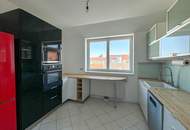 Helle Dachgeschosswohnung mit 3 Schlafzimmern, Kamin & Dachterrasse