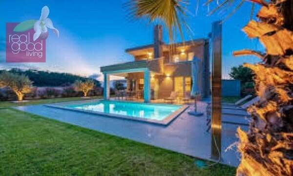 Neubauluxusvilla mit Waldblick und Outdoorpool !!