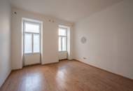 **Hannovermarkt** Renovation Opportunity: Charming 3-Room Period Apartment with Balcony and Airbnb Potential