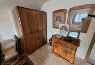 Großzügiges Zweifamilienhaus mit Innenhof, Gewölbekeller und traumhaftem Ausblick