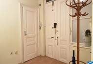 Sanierungsbedürftige Wohnung in Top-Lage in 1080 Wien