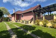 SOMMERAKTION in Ungarn bei der Österreichischen Grenze! Urlaubsfeeling im Alltag! Wunderschöner, uneinsehbarer, großzügiger Garten | mit Pool | mit Terrasse, 2 Carports und Brunnen! | niedrige Betriebskosten | perfekte Raumaufteilung |