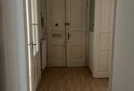 Charmante 3 - Zimmer - Altbauwohnung mit Balkon im Bezirk Jakomimi - WG - geeignet!