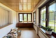 Großes Einfamilienhaus mit Veranda und Wirtschaftsanbau mit uneinsichtigen Garten + Ausbaupotential!