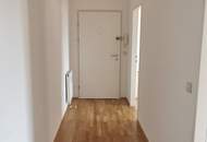 UNBEFRISTET - tolle Loggia - Helle 5-Zimmer Neubau Maisonette-Wohnung mit separater Küche, Lift, Gartennutzung und Garagenplatz optional