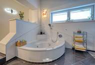 Viel Platz in beliebter Wohngegend, der Attersee nicht weit und riesiger Traumgarten!