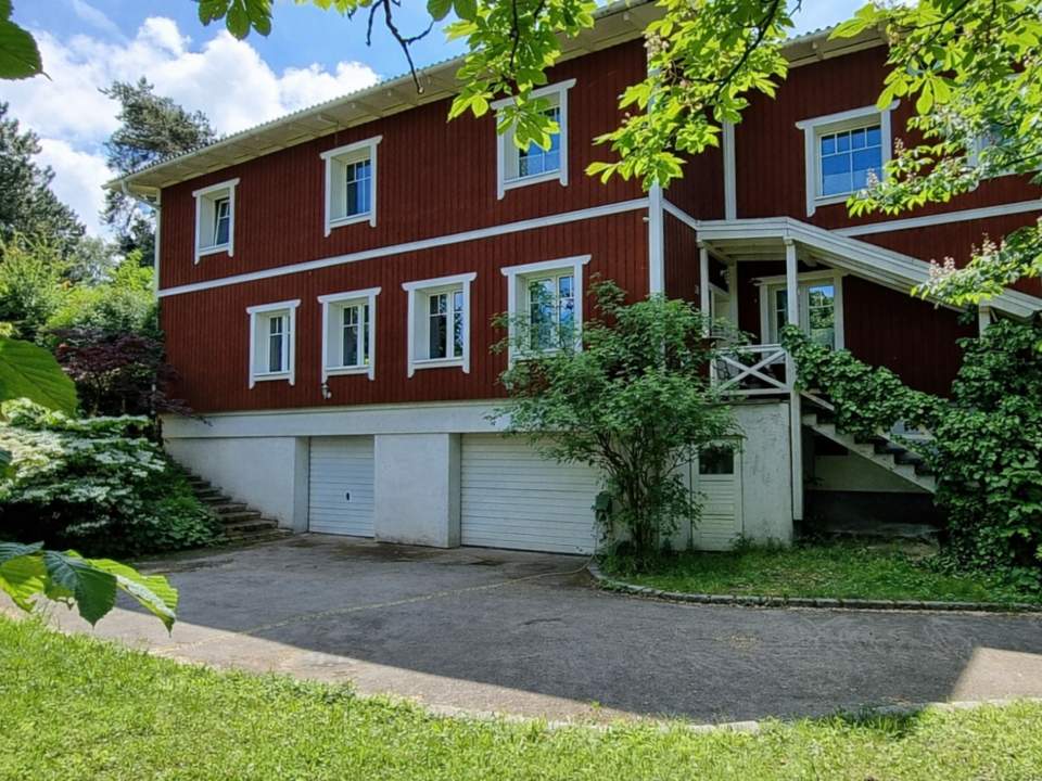 "IN KAUFABWICKLUNG!" SEHR GERÄUMIGES EIN-ZWEIFAMILIENHAUS MIT STIL IN SONNIGER LAGE