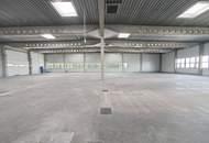 Betriebsobjekt mit 2.800m² Hallen, 280m² Büro und 2.250m² Freiflächen | Standalone | Autobahnanbindung