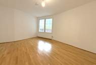 Drei-Zimmer-Wohnung mit Loggia und Einbauküche zu verkaufen