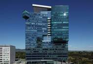 Modernes Büro mit Balkon im Saturn Tower