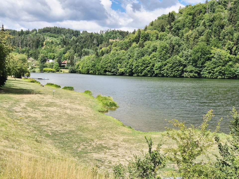 AM WASSER WOHNEN?