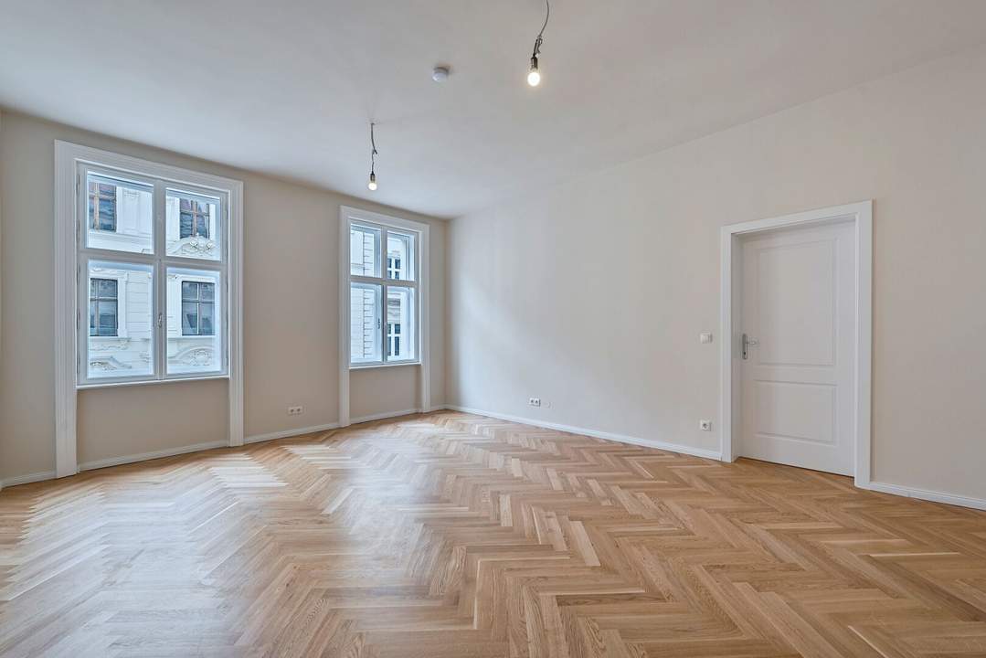 Altbau-Erstbezug in bester Stadtlage - Helle 2-Zimmer-Wohnung im 3. Liftstock - Nähe Mariahilfer Straße